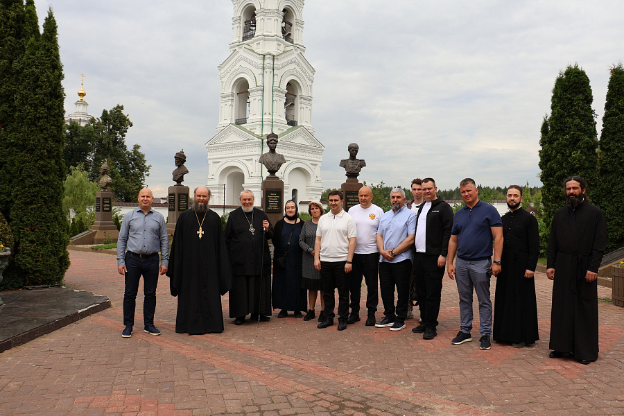 Архиерейское богослужение в Николо-Берлюковской пустыни